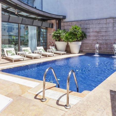 Hotel Urban, A Small Luxury Hotel Of The World Мадрид Екстериор снимка The pool at the hotel