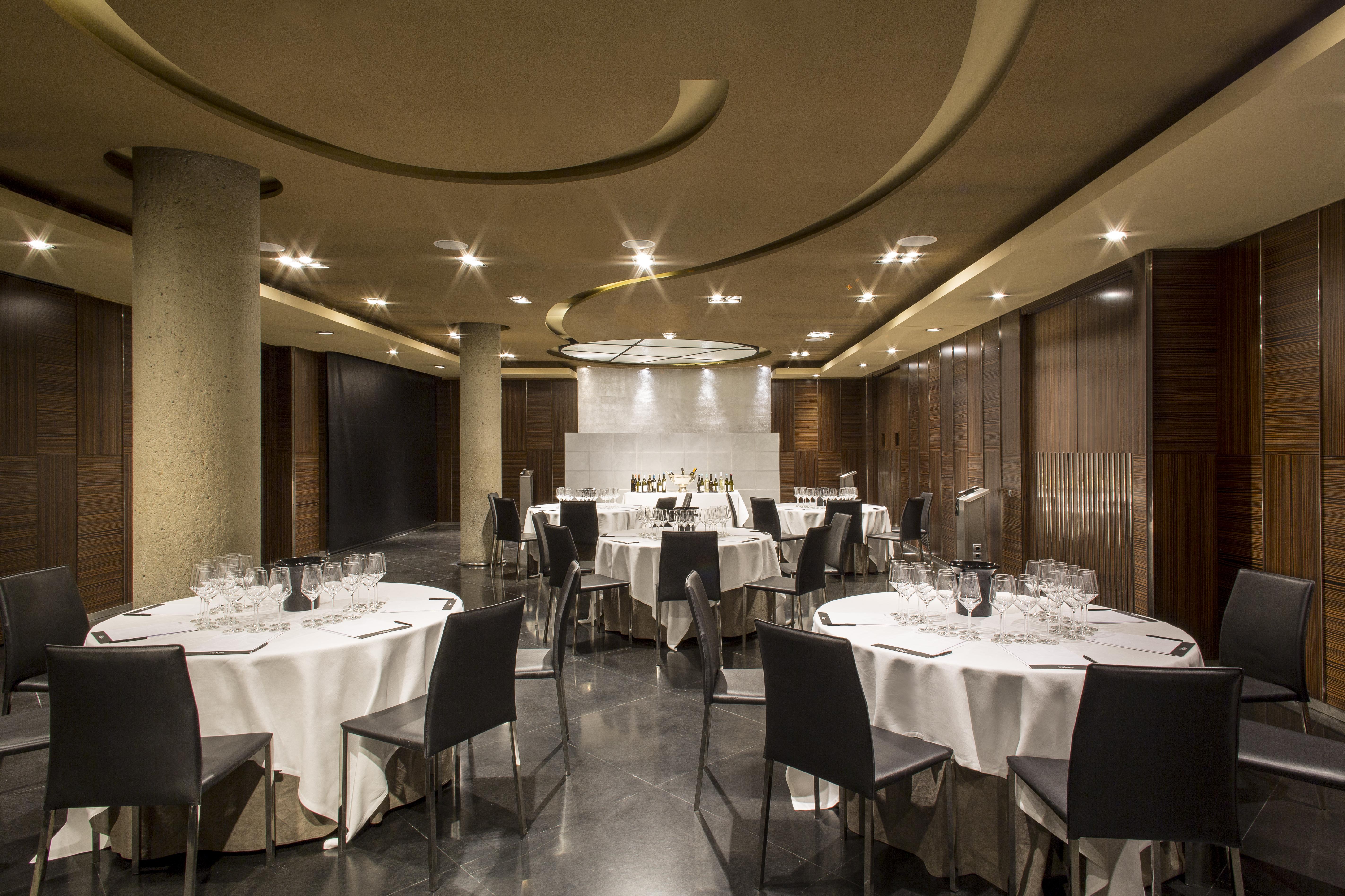 Hotel Urban, A Small Luxury Hotel Of The World Мадрид Екстериор снимка Restaurant "La Perla"