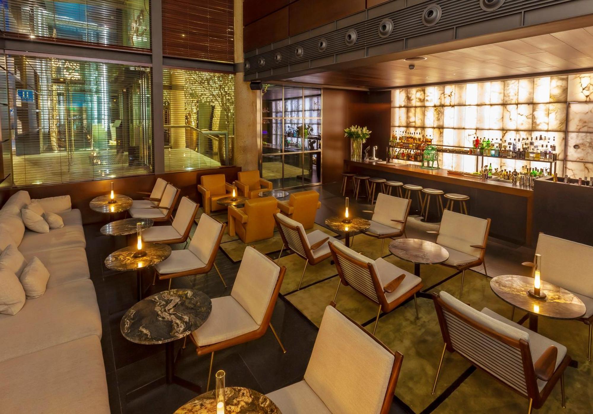 Hotel Urban, A Small Luxury Hotel Of The World Мадрид Екстериор снимка The bar at the London Edition