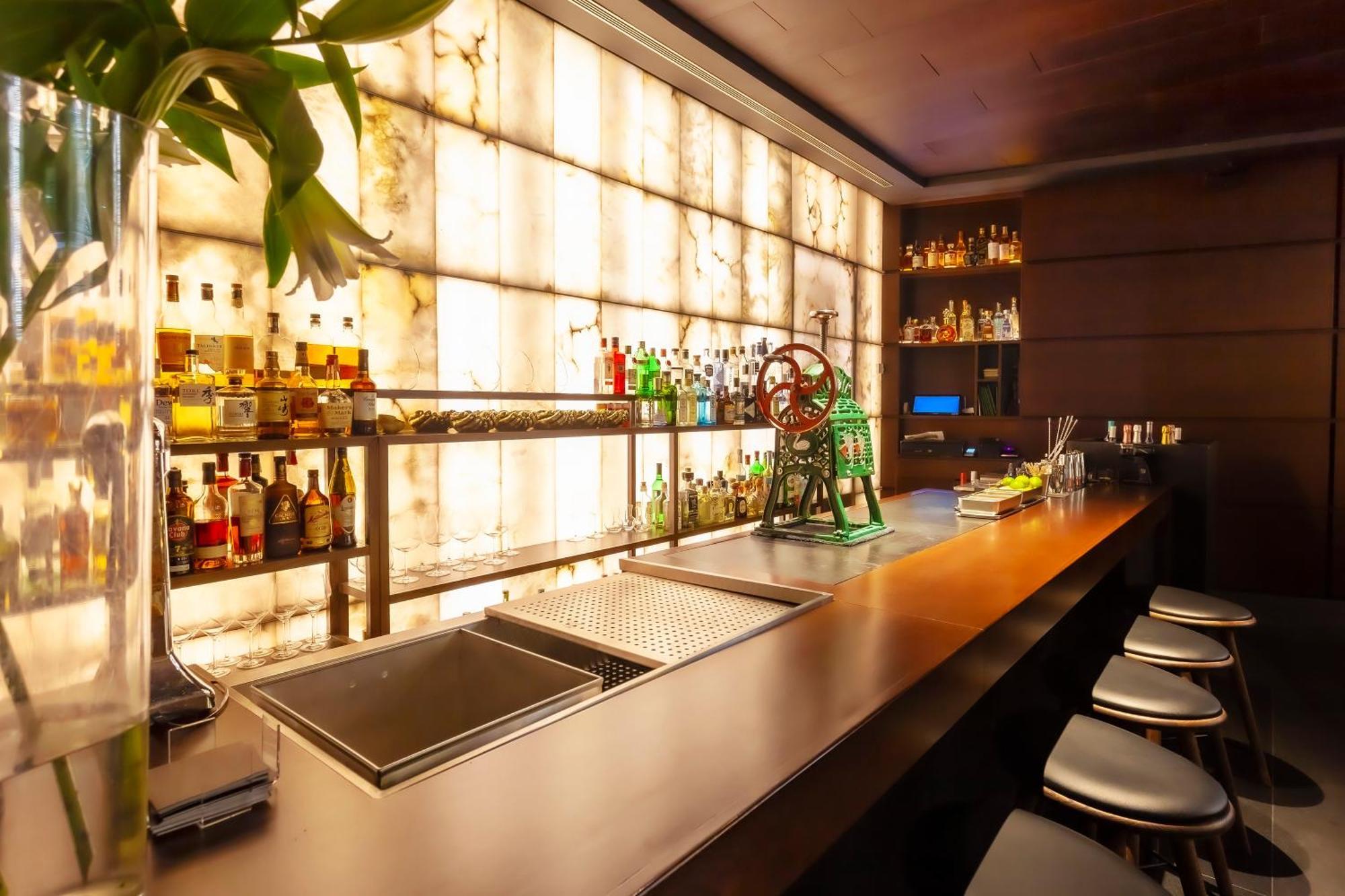 Hotel Urban, A Small Luxury Hotel Of The World Мадрид Екстериор снимка The bar at the Mandarin Oriental, Munich
